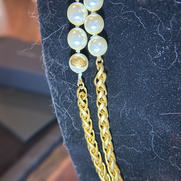 SOLD Chanel 93A Gripoix Pearl and 24K gold plated station necklace - Picture 4 of 8